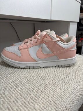 Nike Low-Top Sneakers in Pink and White